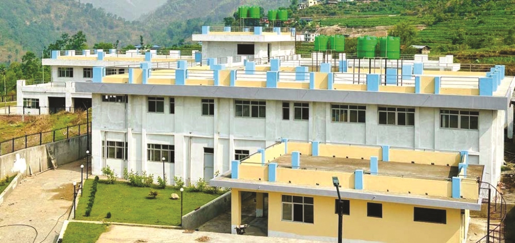 अस्पतालको भवन बन्यो, सञ्चालन हुन सकेन