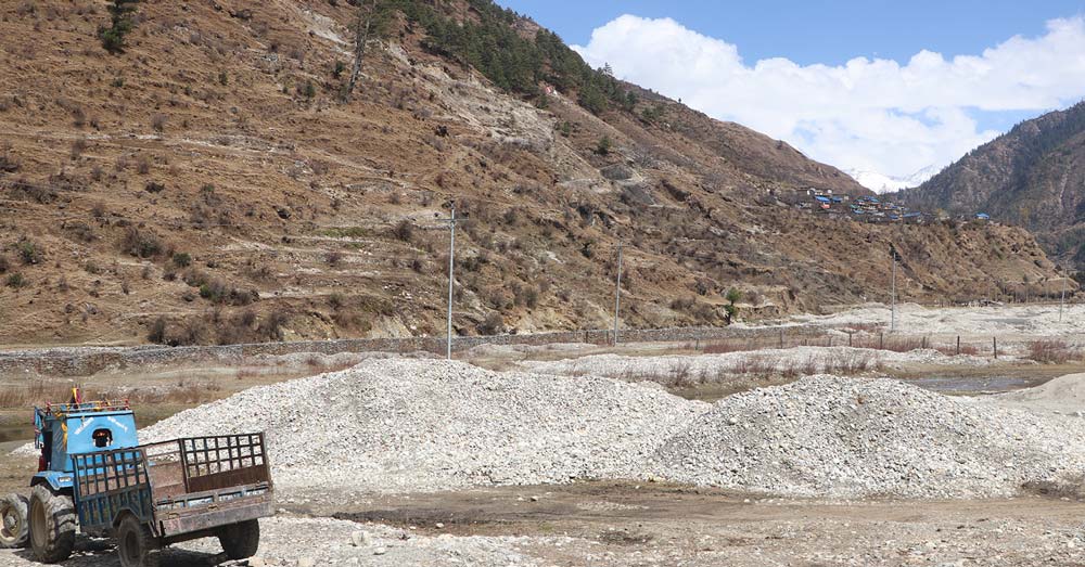 अवैध दोहन निर्वाध, नियमनकारी  निकाय मूकदर्शक