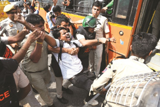 दिल्लीमा प्रदर्शन अझ चर्को