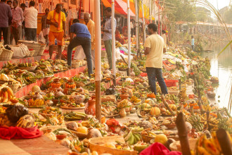 छठको लागि बिहानैदेखि जनकपुरधामका छठघाटमा चहलपहल
