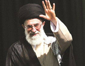 खामेनेईको उत्थान र पतन