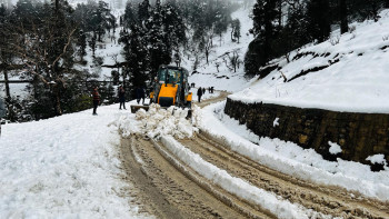 सडक खुलाइँदै