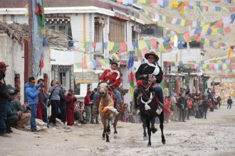 लोमान्थाङ यार्तुङ घोडा दौडमा वडाध्यक्ष विष्ट च्याम्पियन