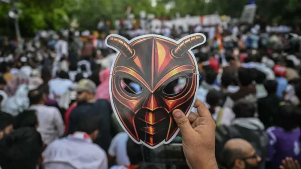 ‘ककरोच क्रान्ति’ले प्रधान पदमुक्त, रोकियो आन्दोलन
