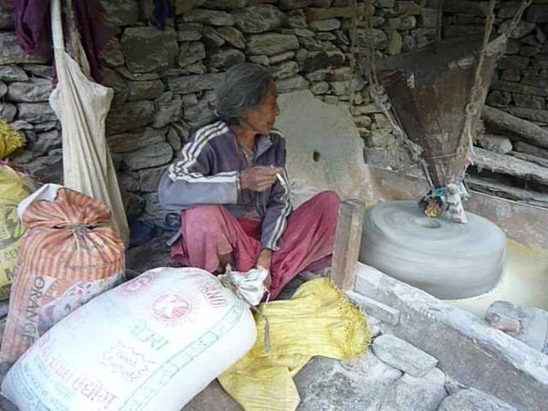 हराए इन्द्रावती र जलवीरेका पानीघट्ट