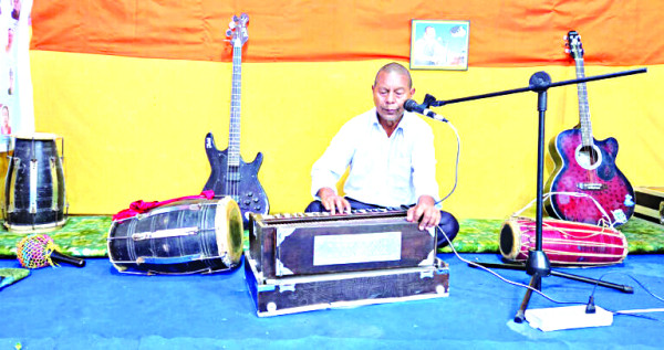 हेटौँडामा संगीतकर्मी एवं साहित्यकारका तस्बिर