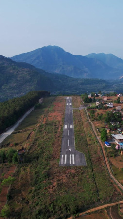 एक कुरुवाको भरमा बलेवा विमानस्थल