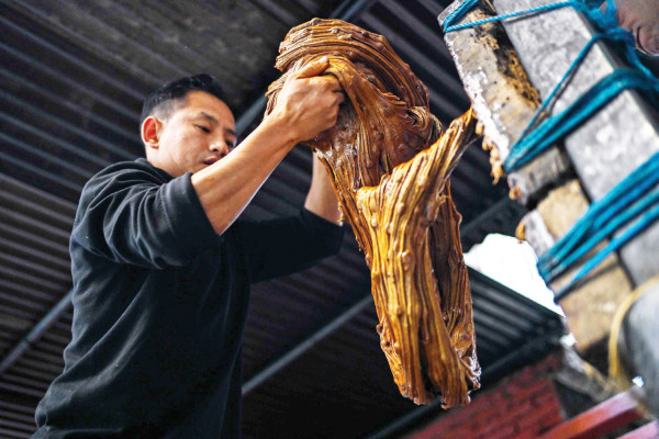 रौनकसँगै बजारमा चाकुको माग दोब्बर