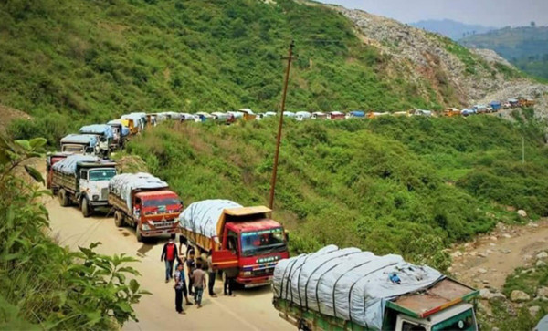 सहमति लागू नभएसम्म फोहोर फाल्न नदिने बञ्चरेडाँडाका स्थानीयको अडान