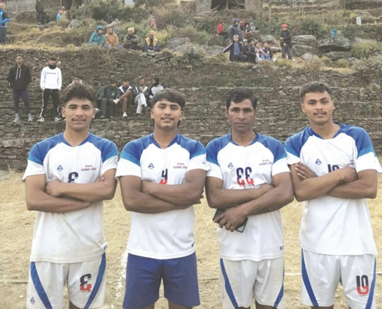 भलिबलको एउटै टिममा परिचारका चार जना सदस्य