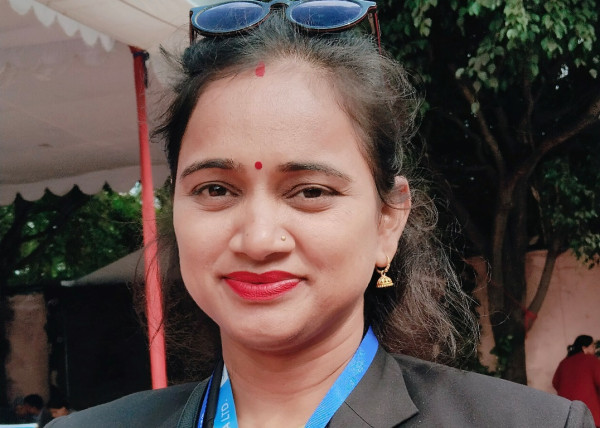 बिनाधितो कर्जा पाउनु अवसर होः गीता तिवारी, खजुरा शाखा प्रबन्धक (बाँके), उपकार लघुवित्त