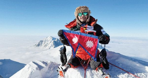 कृत्रिम खुट्टाका भरमा सातै महादेशका शिखर आरोहण