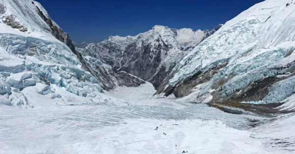 जलवायु परिवर्तनले दोब्बर गतिमा हिउँ गुमाउँदै हिमनदी
