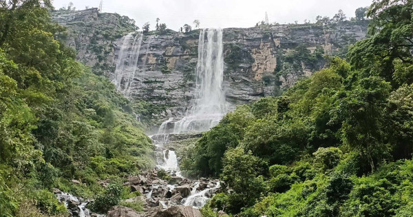भाङ्गे झरनाः वर्षायाममा मन लोभ्याउने रसुवाको प्राकृतिक गन्तव्य