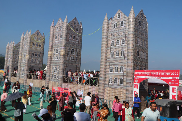 चितवन व्यापार महोत्सवमा ‘लण्डन ब्रिज’को रौनक