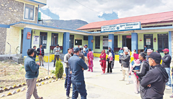 जुम्लामा निगमको उडान रोकिँदा कार्यालय घेराउ