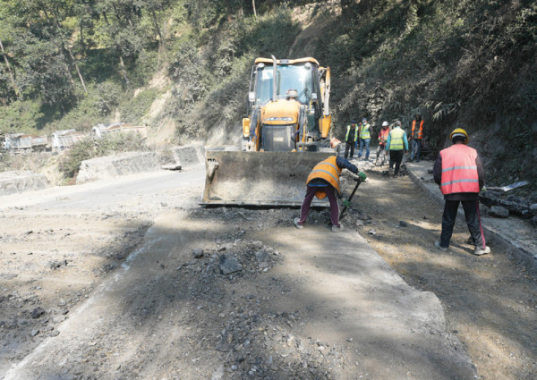 नागढुंगादेखि पिप्लामोड र पोखरेभिर क्षेत्रमा सडक कालोपत्रे सुरु