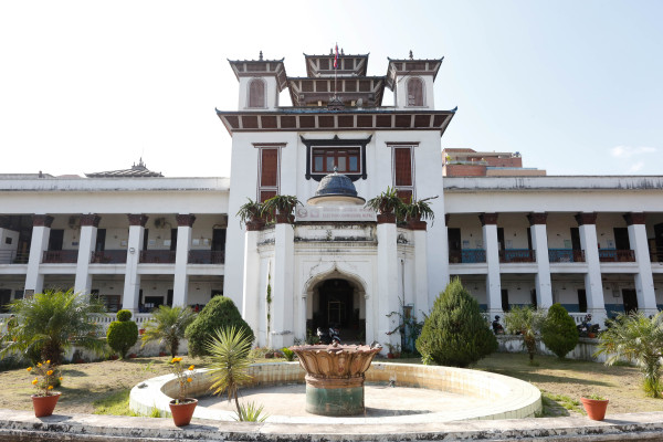 पुराना दल घट्दै, नयाँ थपिँदै