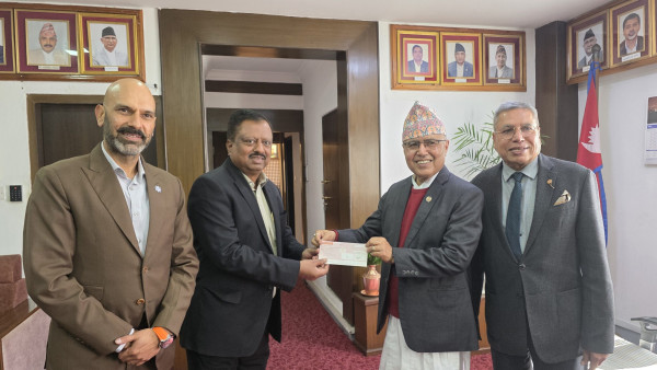 नेपाल लाइफद्वारा पुर्ननिर्माण कोषमा सहयोग