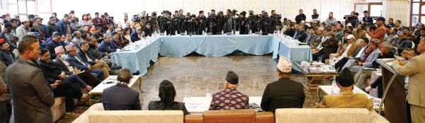 सम्पादकहरूसँग ओलीले भने–‘म भागेको छैन, राजनीतिमा सक्रिय रहन्छु’