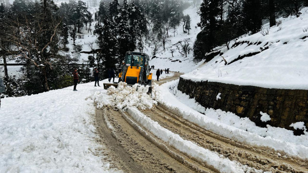 सडक खुलाइँदै