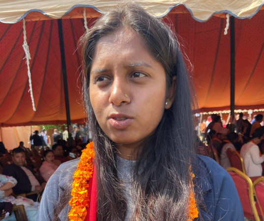 बाबु मजदुरी गर्न साउदी, नेपालमा छोरी सांसद