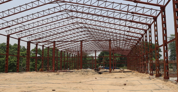 बहुउद्देश्यीय कभर्डहल निर्माण रोकियो