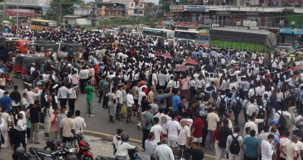 अस्थितरताबाट स्थिरताततर्फको यात्रा