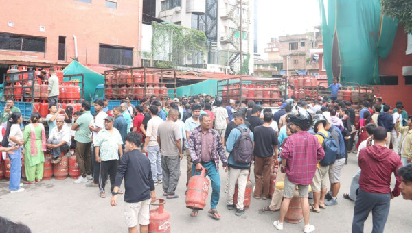 प्रचारबाजी छोडेर डिलरमार्फत् ग्यास बाँड्न ग्यास विक्रेता महासंघको सुझाव