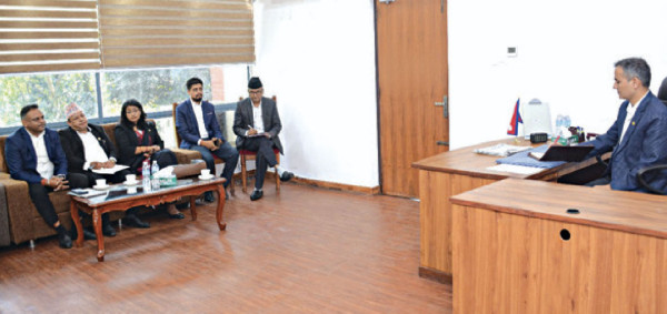 संवैधानिक सक्रियता बढ्दै, द्वन्द्वबीच संवादको संकेत