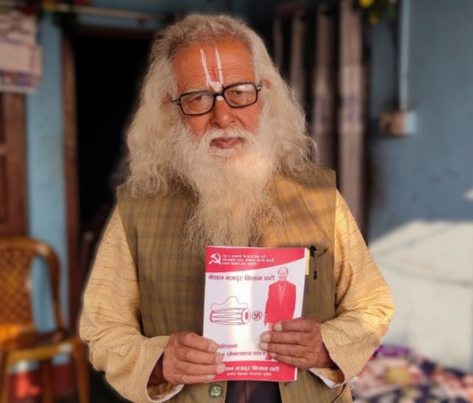 ८३ वर्षीय हिरण्यप्रसादको चुनावी घरदैलो