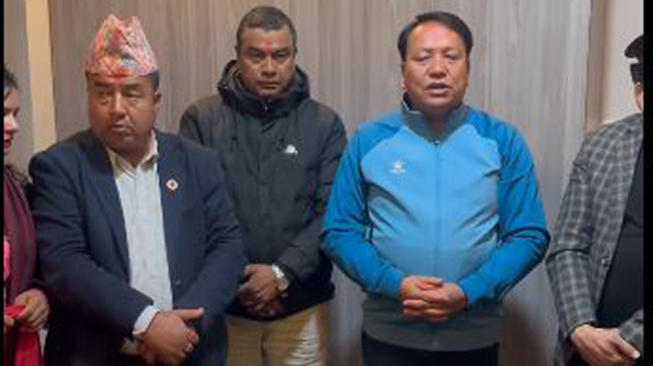 राप्रपाका पूर्व नगर अध्यक्ष भुवन बागसहित २५ सदस्य एमाले प्रवेश