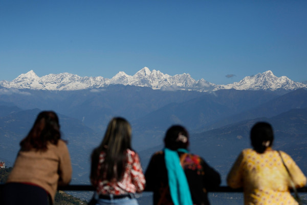 हिमालमा घाम हेर्न नगरकोटमा पर्यटक