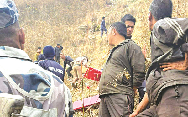 निर्वाचन सामग्रीसहितको गाडी दुर्घटना, दुईको मृत्यु