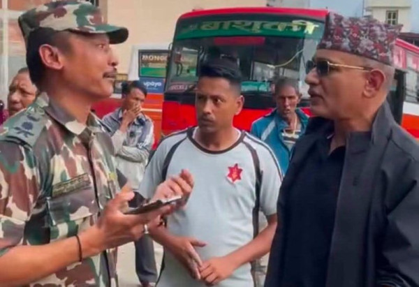 सांसद पाण्डेमा मानसिकता नगरप्रहरीकै,  डोजर लिएर पुगे, पर्खाल  भत्काइदिए