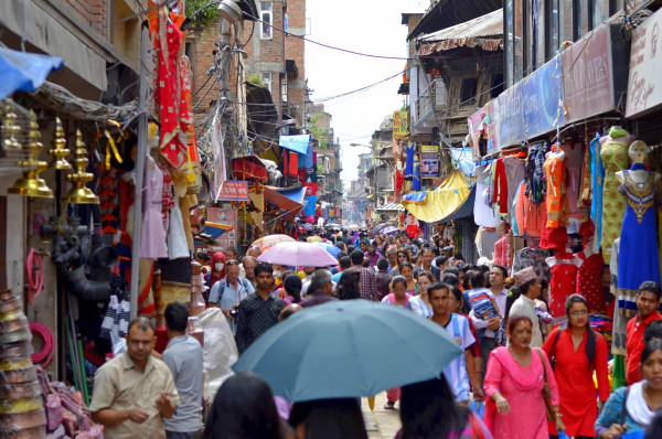 दशैंको बजारमा ग्राहक आकर्षित गर्ने अफरैअफर