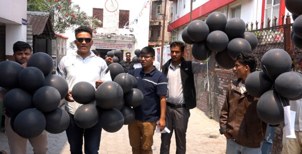 विद्यार्थी संगठनमाथि प्रतिबन्धको विरोधमा कालो बेलुन प्रदर्शन