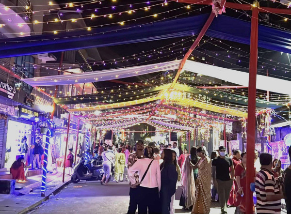 झिलिमिली बत्तीले चम्किएको धरान