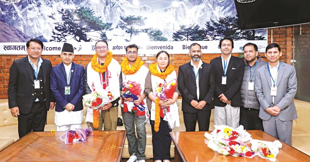 पुरस्कृत फिल्ममेकरलाई भव्य स्वागत