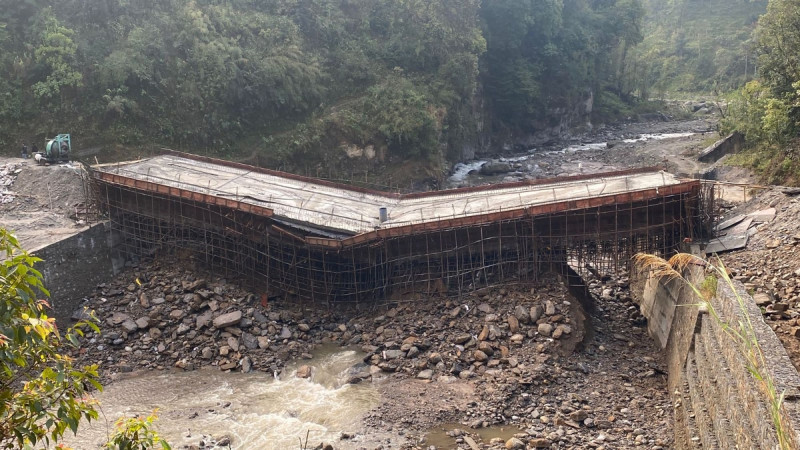 बन्दाबन्दै भाँचियो पुल