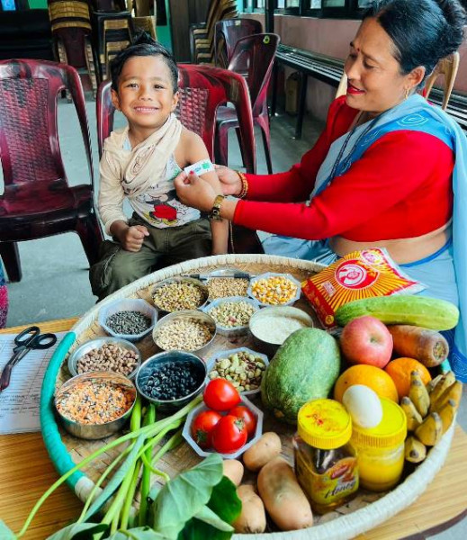 जुकाको औषधि खुवाइँदै