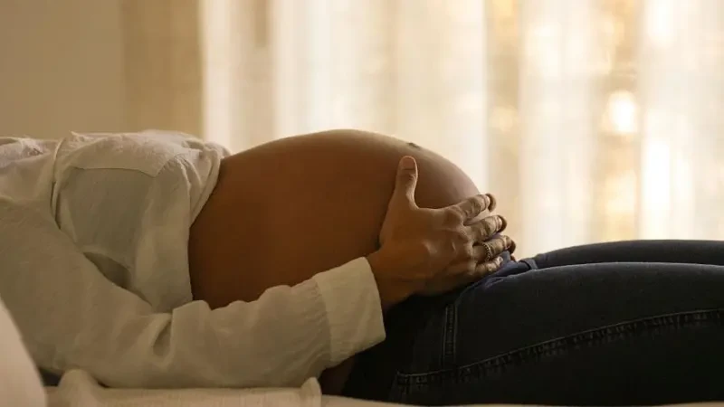 उत्तानो परेर बच्चा जन्माउनु खतरनाक, तैपनि किन यसो गरिन्छ ?