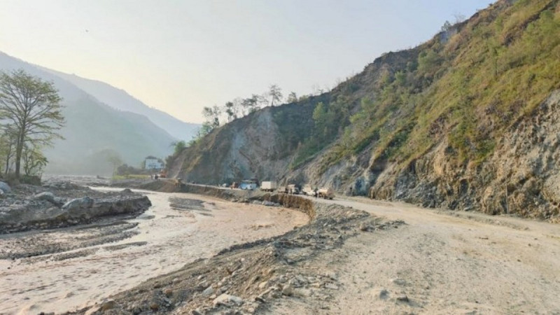 बाढीका कारण अवरुद्ध बीपी राजमार्ग सञ्चालनमा