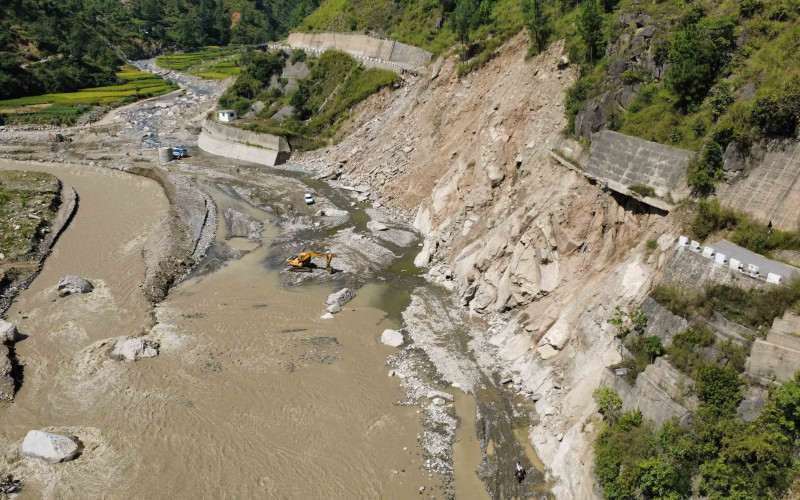 वर्षाका कारण नौवटा प्रमुख सडकखण्ड अवरुद्ध