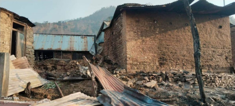 महाभारतको गोठडाँडामा भएको आगलागीमा ३ घर र २ गोठ जलेर नष्ट