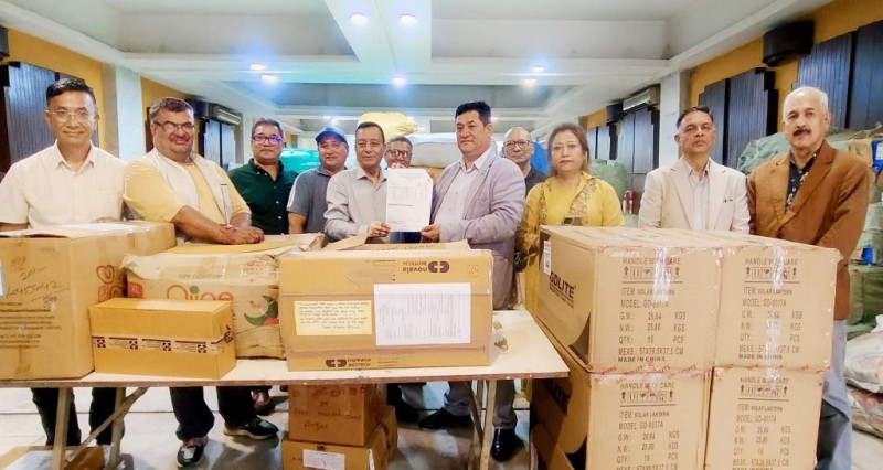 चेम्बर स्वास्थ्य समितिद्वारा औषधि तथा स्वास्थ्य सामग्री हस्तान्तरण