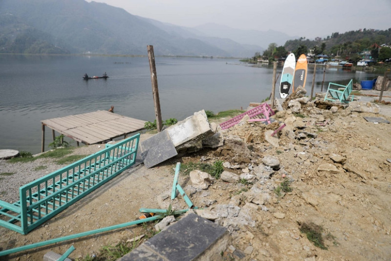 फेवाताल छेउ डोजर चल्यो