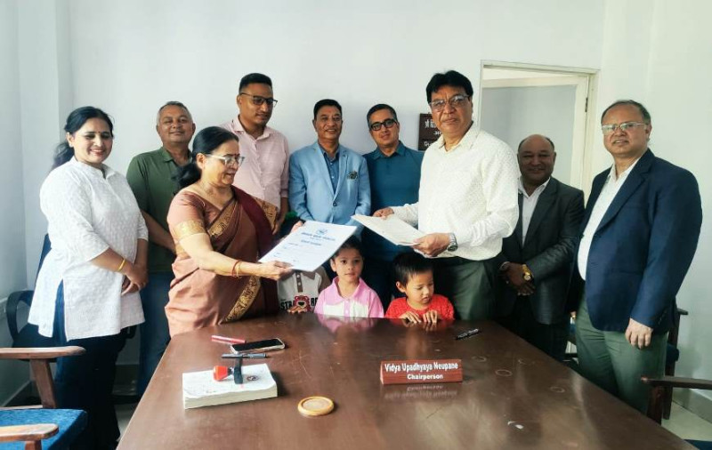 भानुभक्त मेमोरियलमा तीन बालिकालाई छात्रवृत्ति, पूर्वविद्यार्थी समाज र नेपाल बाल संगठनबीच सम्झौता