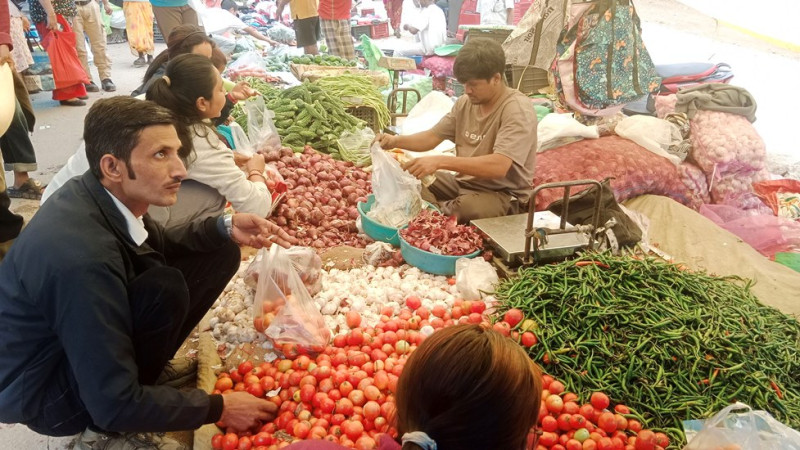 तरकारी किनमेल गर्दै