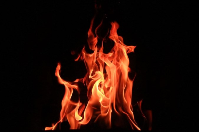तारकेश्वरमा कारभित्र महिलाको शव जलेको अवस्थामा फेला